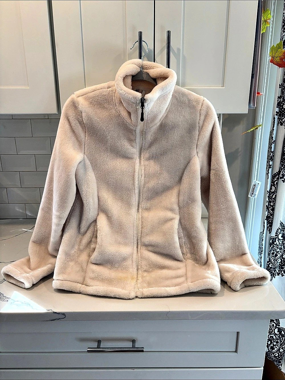 Ideology Teddy Jacket in Cream Size Small Like New